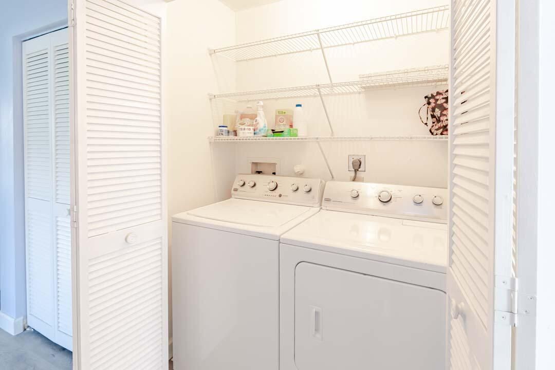 合同活跃: $249,900 (2 贝兹, 2 浴室, 1026 平方英尺)