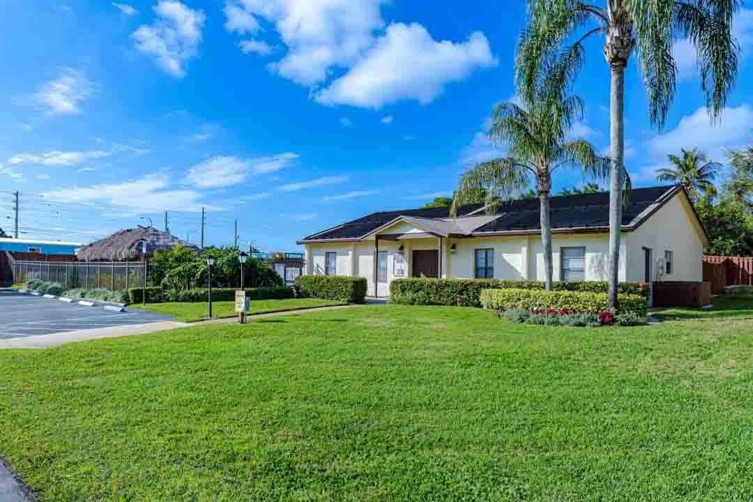 合同活跃: $249,900 (2 贝兹, 2 浴室, 1026 平方英尺)