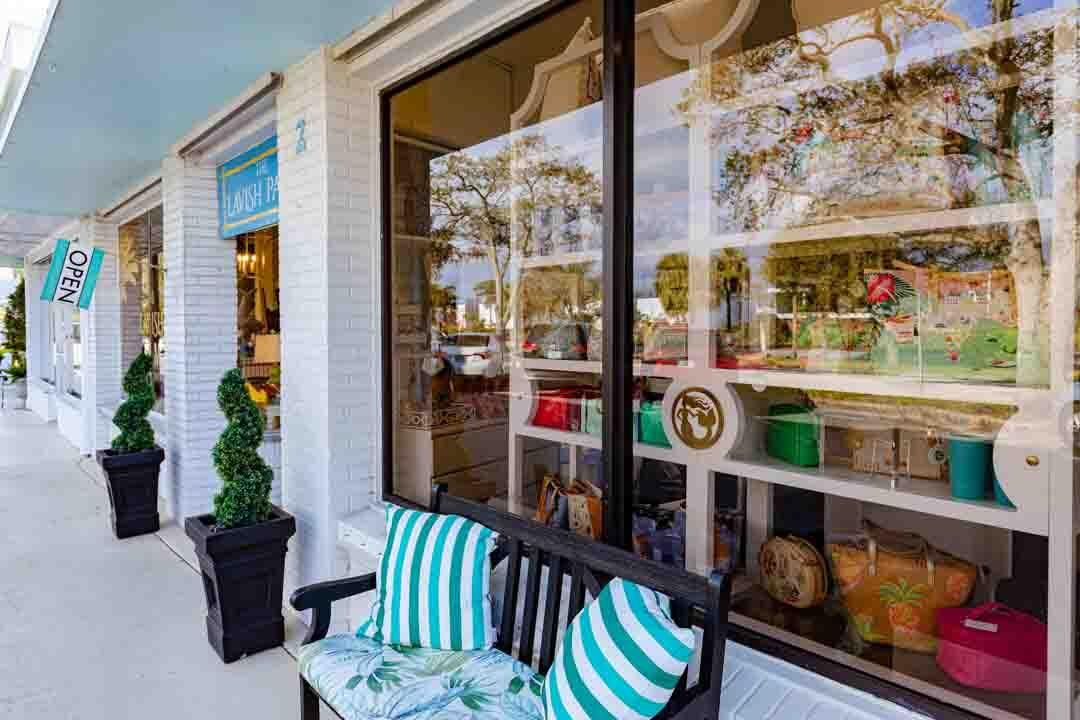 合同活跃: $249,900 (2 贝兹, 2 浴室, 1026 平方英尺)