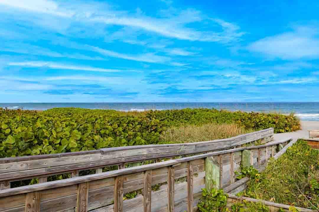 合同活跃: $249,900 (2 贝兹, 2 浴室, 1026 平方英尺)