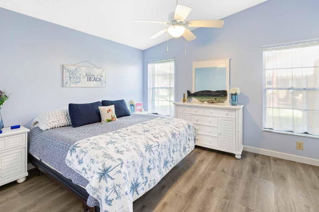 合同活跃: $249,900 (2 贝兹, 2 浴室, 1026 平方英尺)