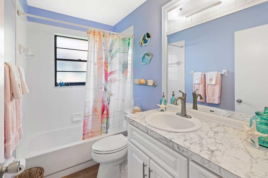 合同活跃: $249,900 (2 贝兹, 2 浴室, 1026 平方英尺)