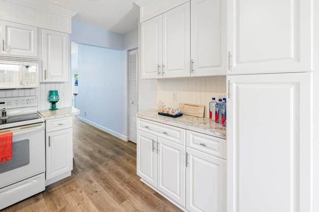 合同活跃: $249,900 (2 贝兹, 2 浴室, 1026 平方英尺)