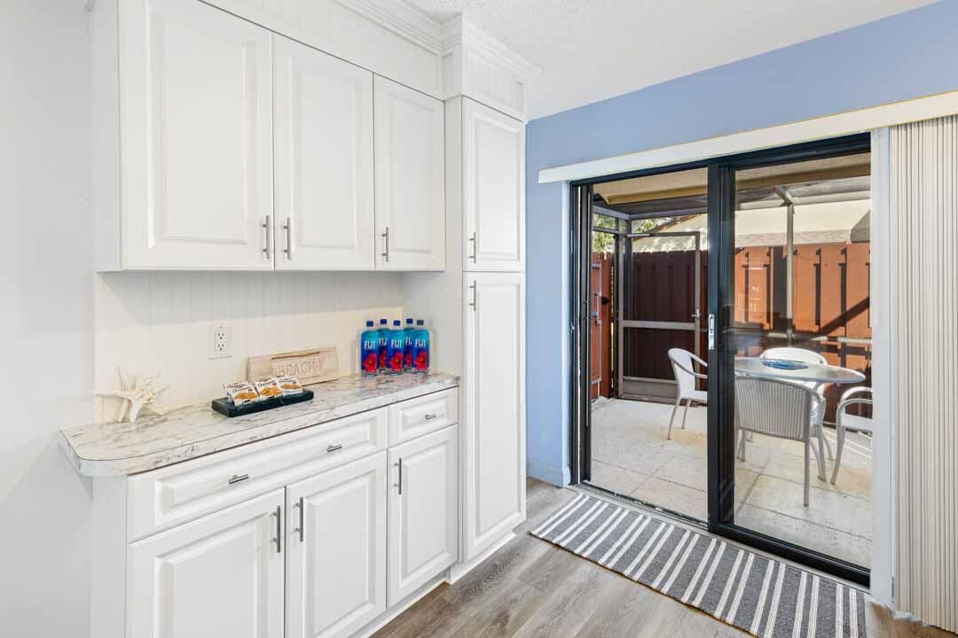 合同活跃: $249,900 (2 贝兹, 2 浴室, 1026 平方英尺)