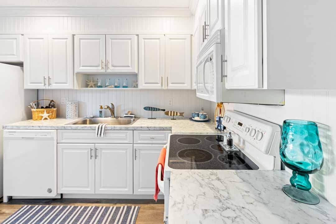 合同活跃: $249,900 (2 贝兹, 2 浴室, 1026 平方英尺)