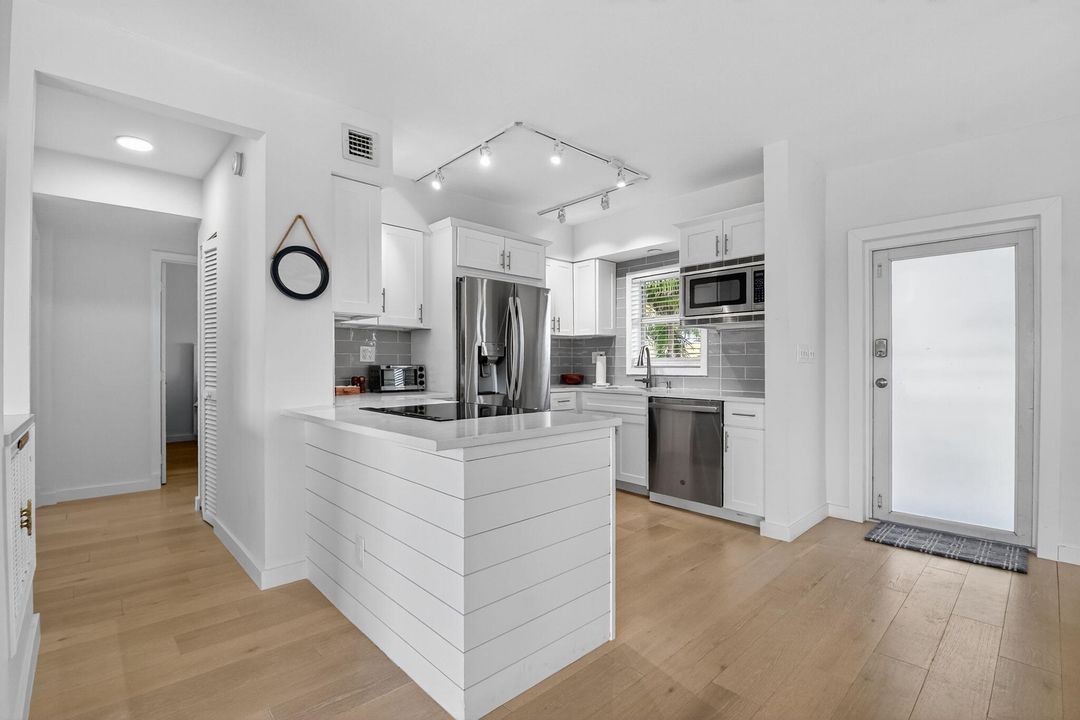 待售: $839,000 (2 贝兹, 2 浴室, 1019 平方英尺)