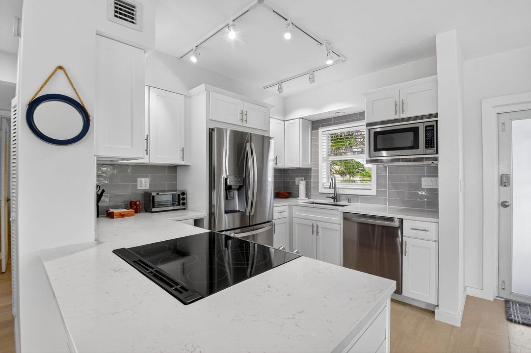 待售: $839,000 (2 贝兹, 2 浴室, 1019 平方英尺)