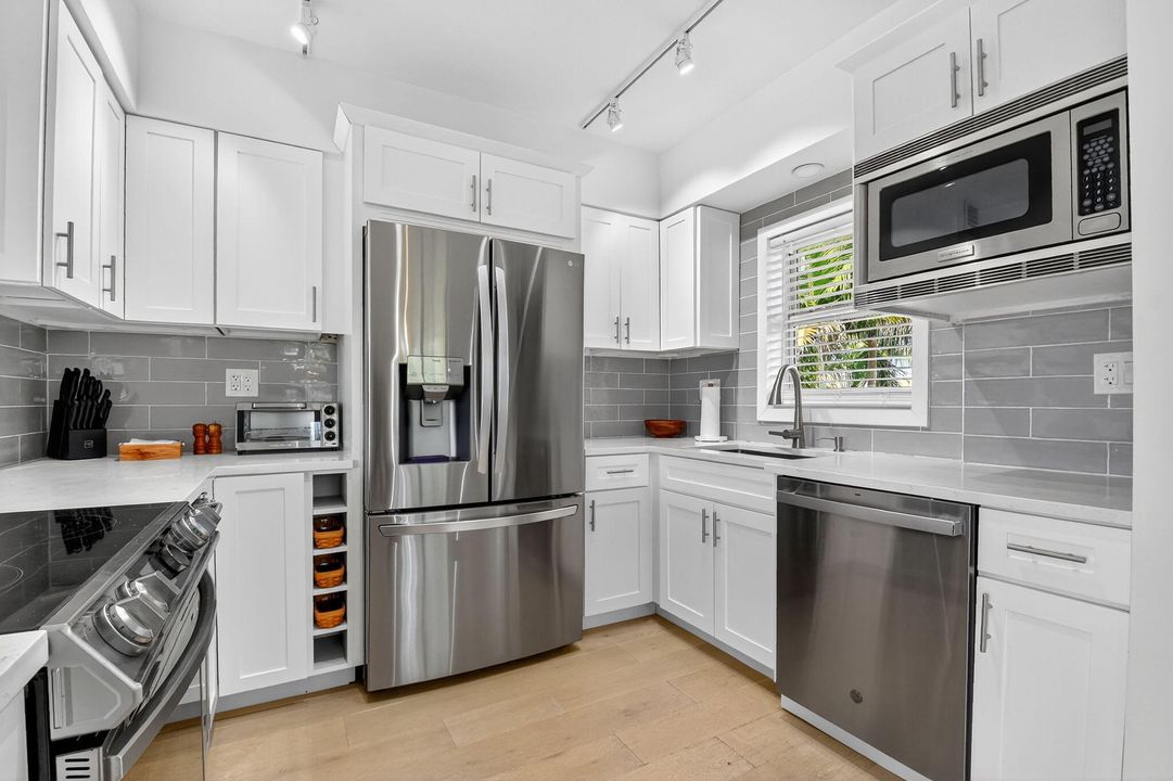 待售: $839,000 (2 贝兹, 2 浴室, 1019 平方英尺)