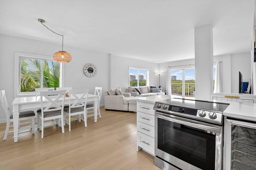 待售: $839,000 (2 贝兹, 2 浴室, 1019 平方英尺)