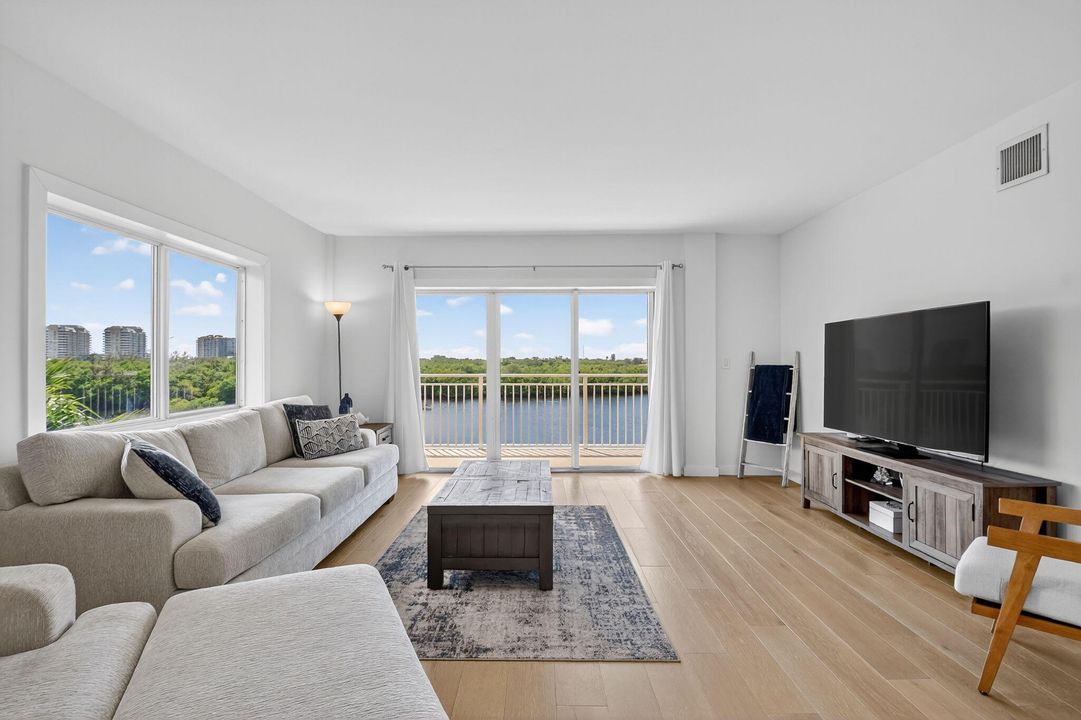 待售: $839,000 (2 贝兹, 2 浴室, 1019 平方英尺)