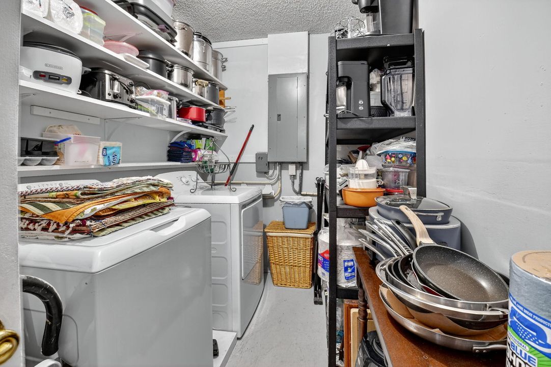 合同活跃: $470,000 (2 贝兹, 2 浴室, 1317 平方英尺)