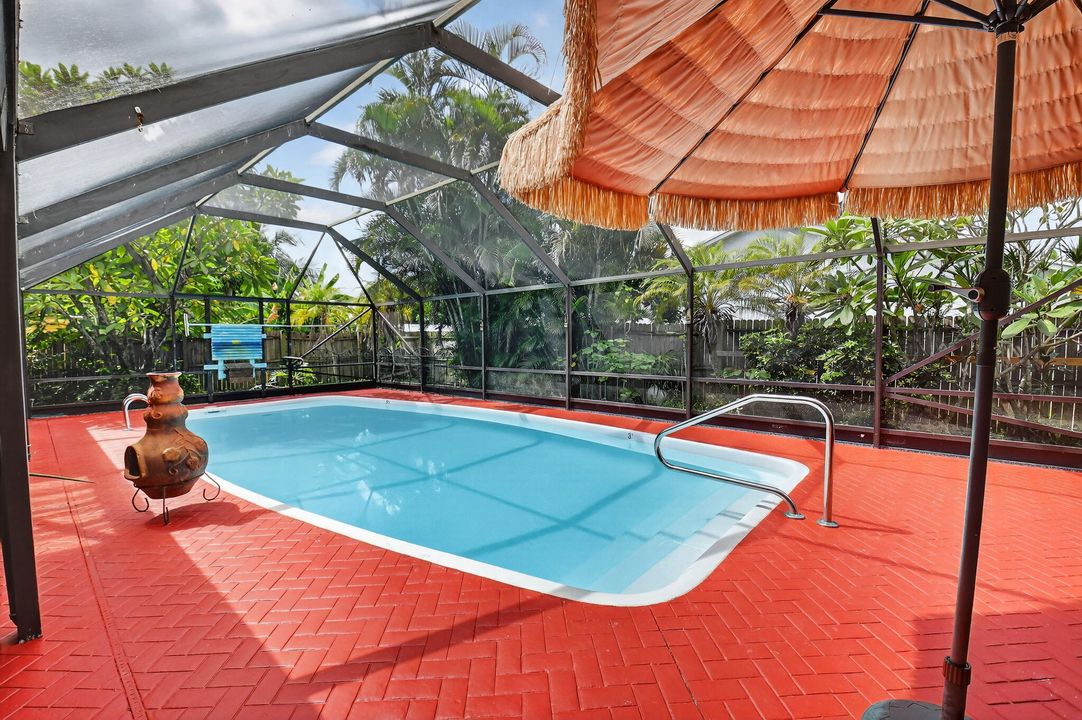 合同活跃: $470,000 (2 贝兹, 2 浴室, 1317 平方英尺)