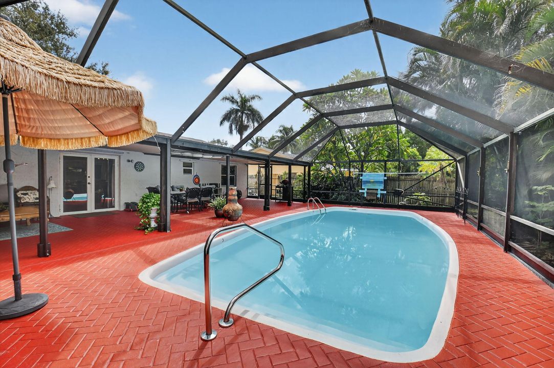 合同活跃: $470,000 (2 贝兹, 2 浴室, 1317 平方英尺)