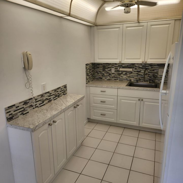 For Sale: $124,500 (2 beds, 1 baths, 798 Square Feet)