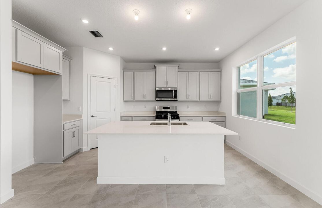 For Rent: $3,950 (5 beds, 3 baths, 2582 Square Feet)