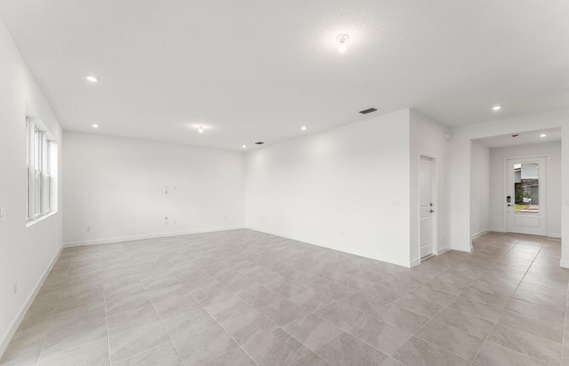 For Rent: $3,950 (5 beds, 3 baths, 2582 Square Feet)