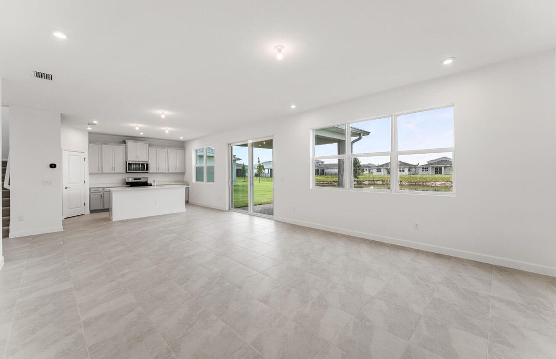 For Rent: $3,950 (5 beds, 3 baths, 2582 Square Feet)