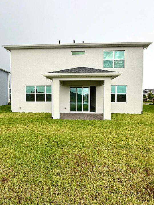 For Rent: $3,950 (5 beds, 3 baths, 2582 Square Feet)