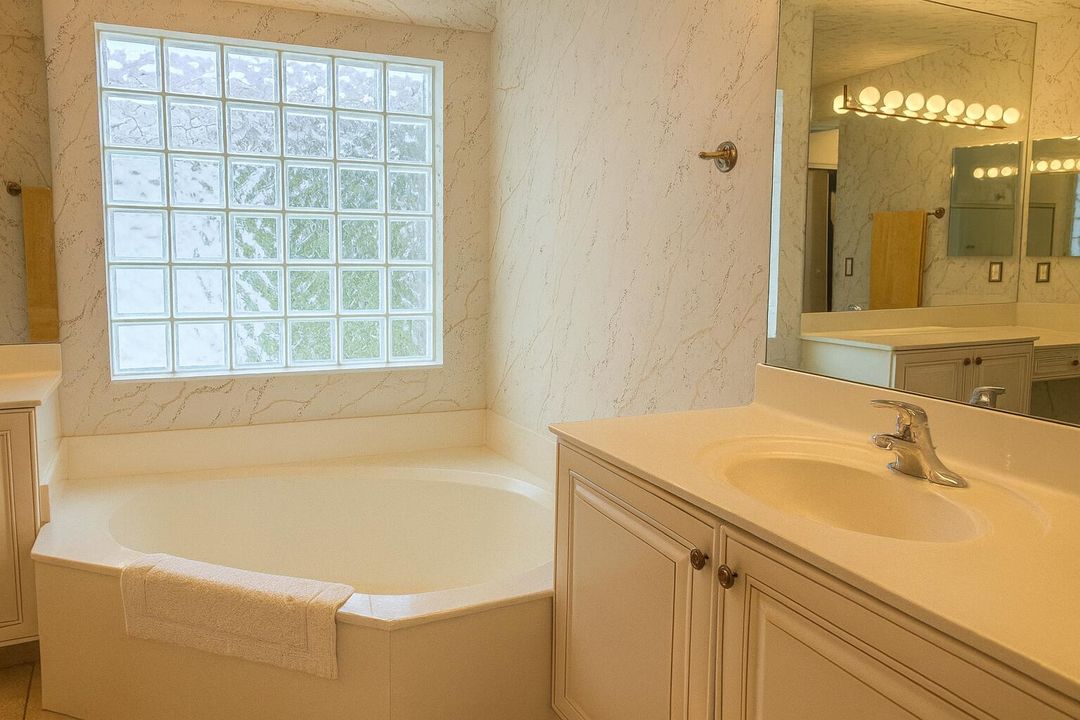 Active With Contract: $450,000 (3 beds, 2 baths, 1778 Square Feet)