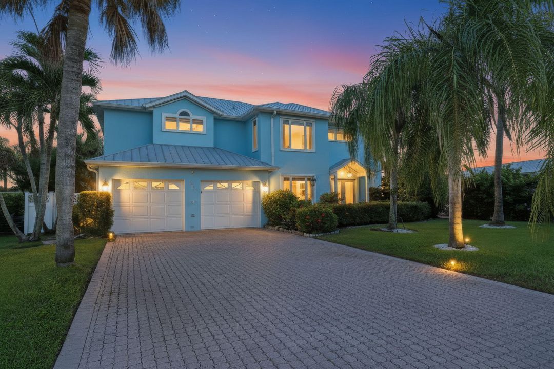 Под контрактом: $1,399,000 (4 спален, 3 ванн, 3117 Квадратных фут)