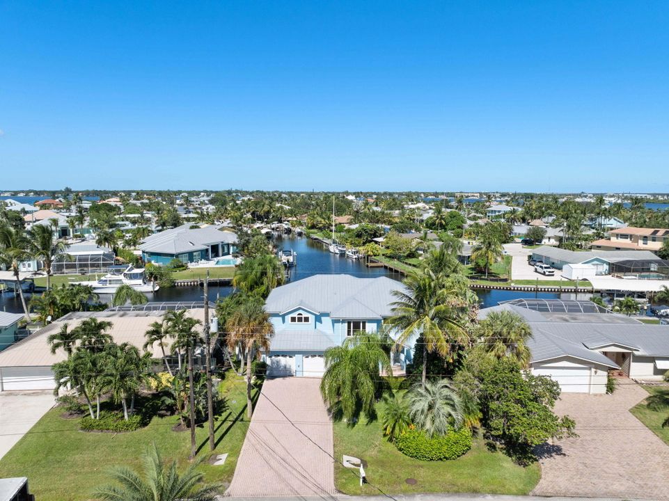 Под контрактом: $1,399,000 (4 спален, 3 ванн, 3117 Квадратных фут)