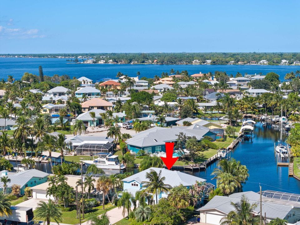 Под контрактом: $1,399,000 (4 спален, 3 ванн, 3117 Квадратных фут)