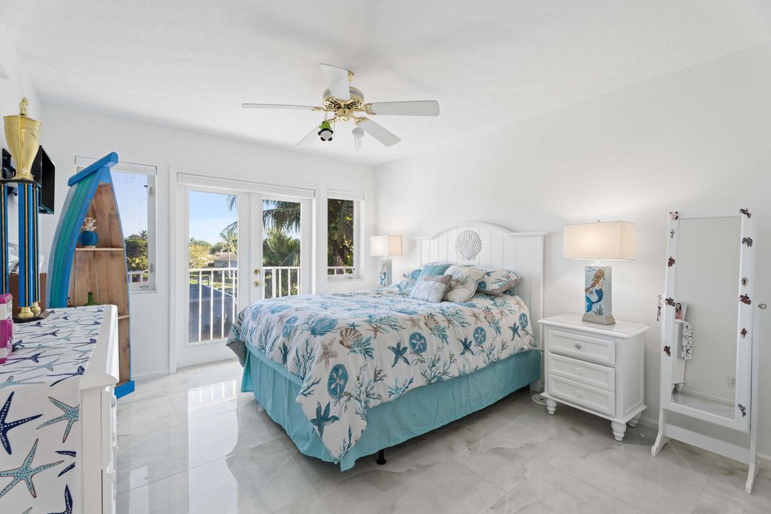 Под контрактом: $1,399,000 (4 спален, 3 ванн, 3117 Квадратных фут)