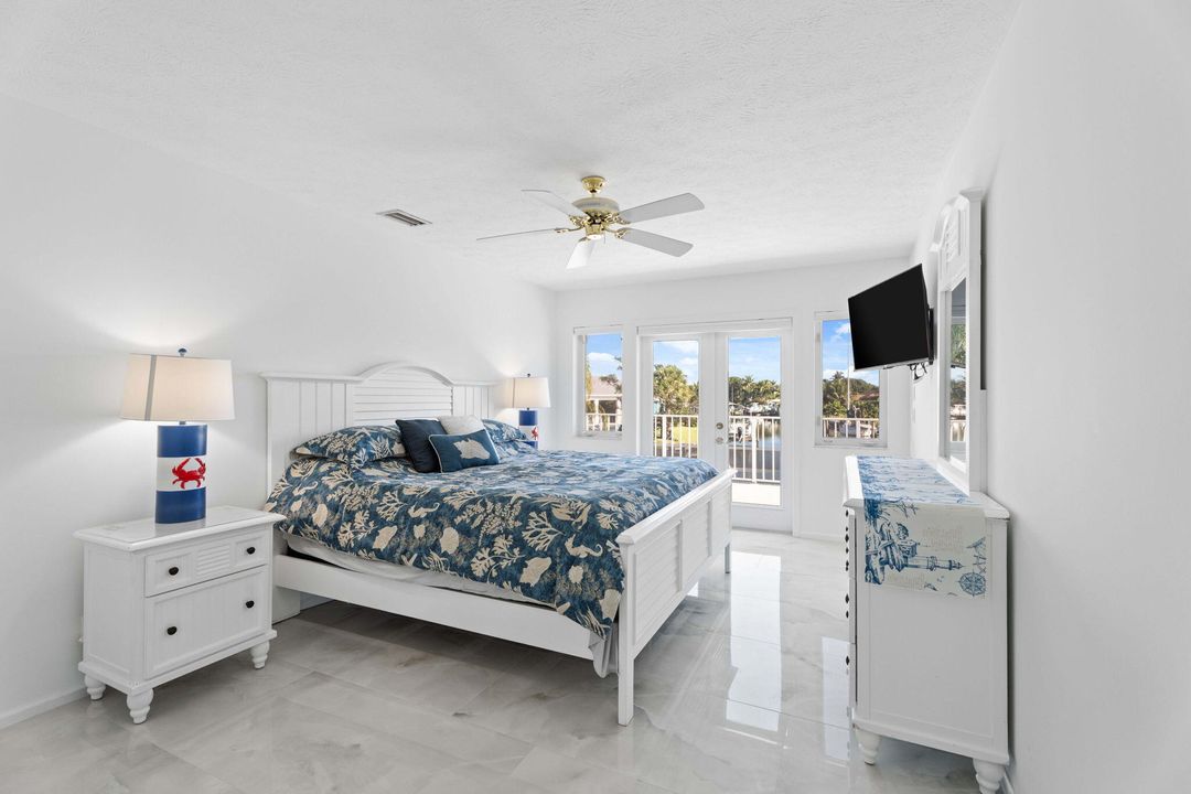 Под контрактом: $1,399,000 (4 спален, 3 ванн, 3117 Квадратных фут)