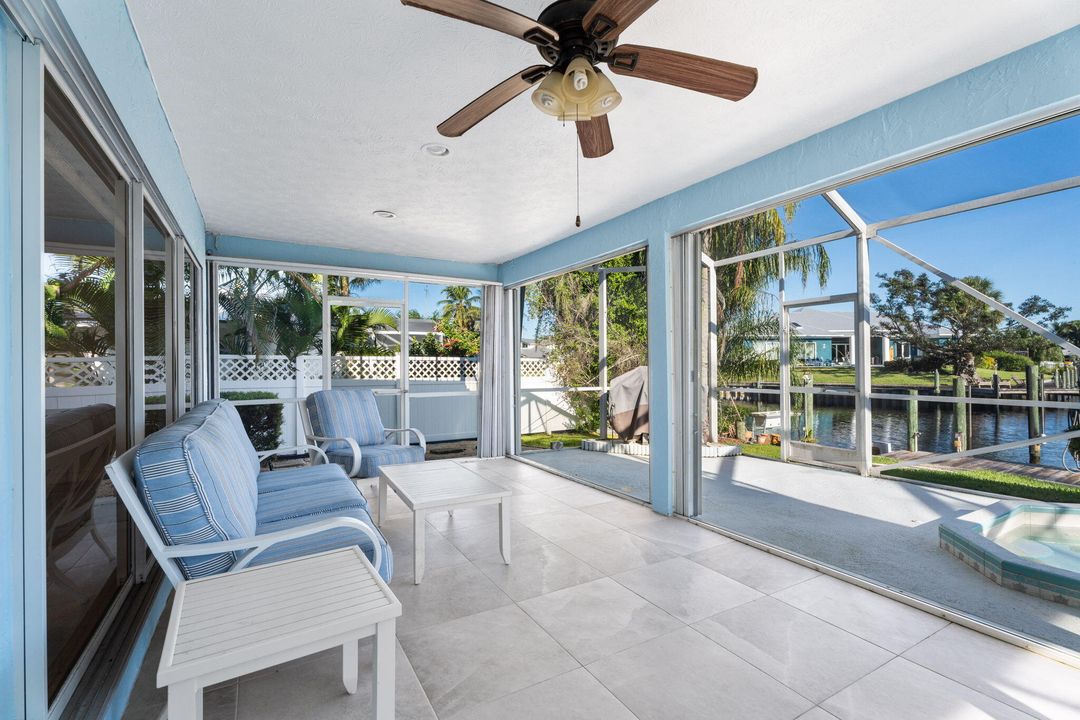 Под контрактом: $1,399,000 (4 спален, 3 ванн, 3117 Квадратных фут)