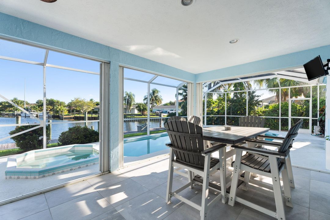 Под контрактом: $1,399,000 (4 спален, 3 ванн, 3117 Квадратных фут)