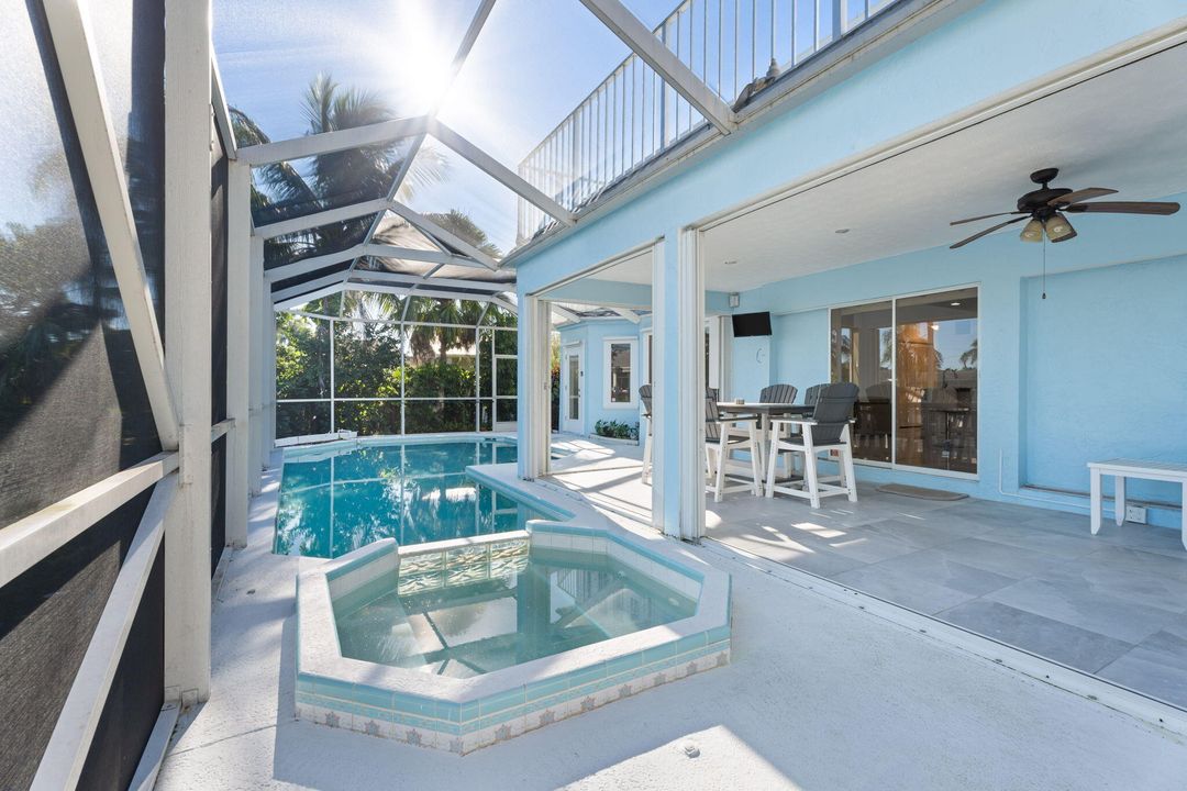 Под контрактом: $1,399,000 (4 спален, 3 ванн, 3117 Квадратных фут)