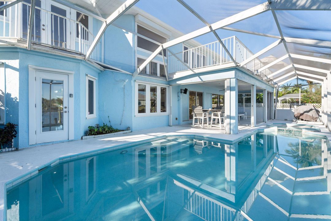 Под контрактом: $1,399,000 (4 спален, 3 ванн, 3117 Квадратных фут)