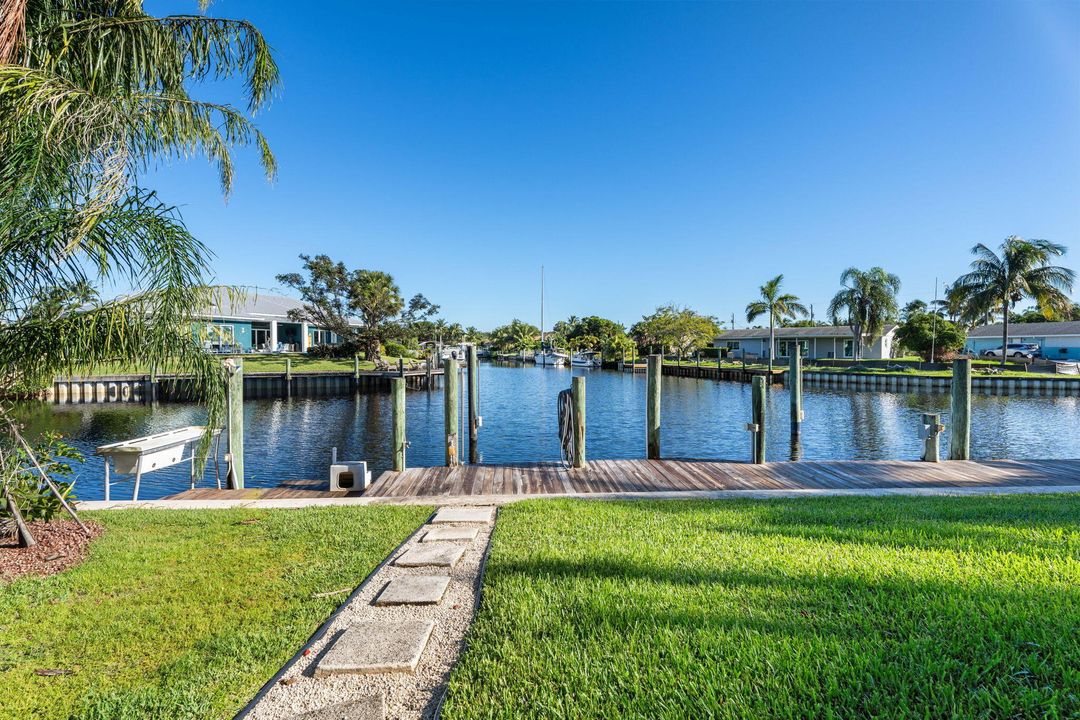 Под контрактом: $1,399,000 (4 спален, 3 ванн, 3117 Квадратных фут)