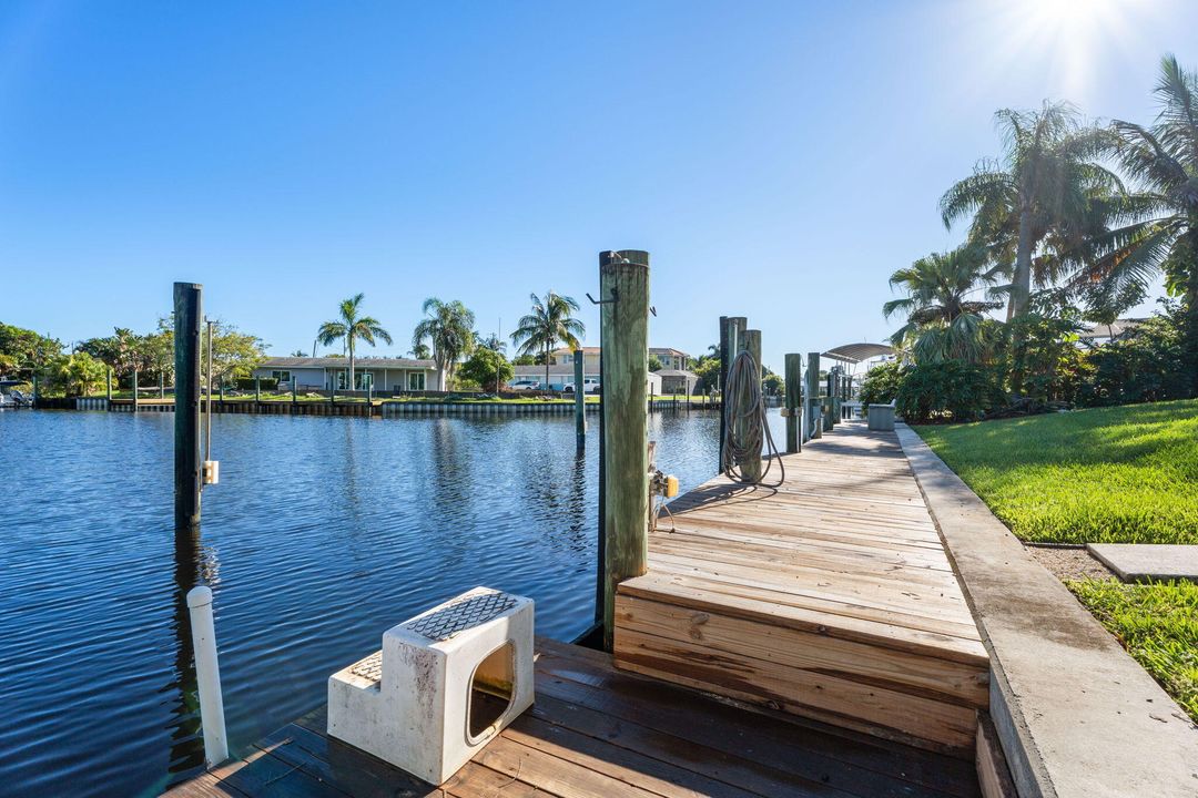 Под контрактом: $1,399,000 (4 спален, 3 ванн, 3117 Квадратных фут)