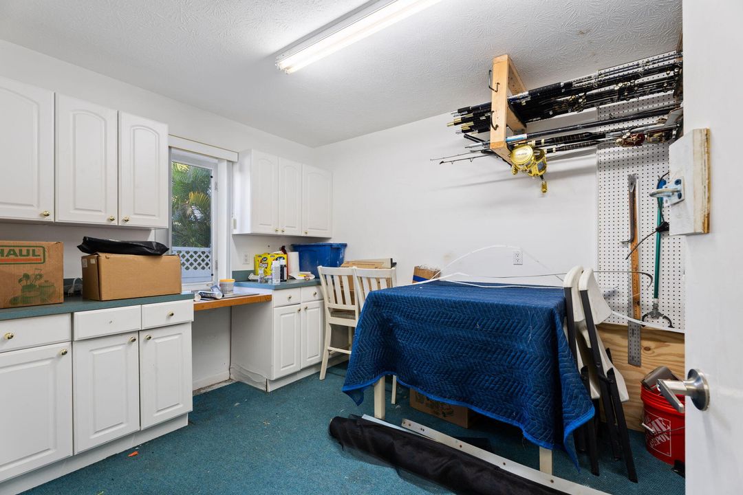 Под контрактом: $1,399,000 (4 спален, 3 ванн, 3117 Квадратных фут)