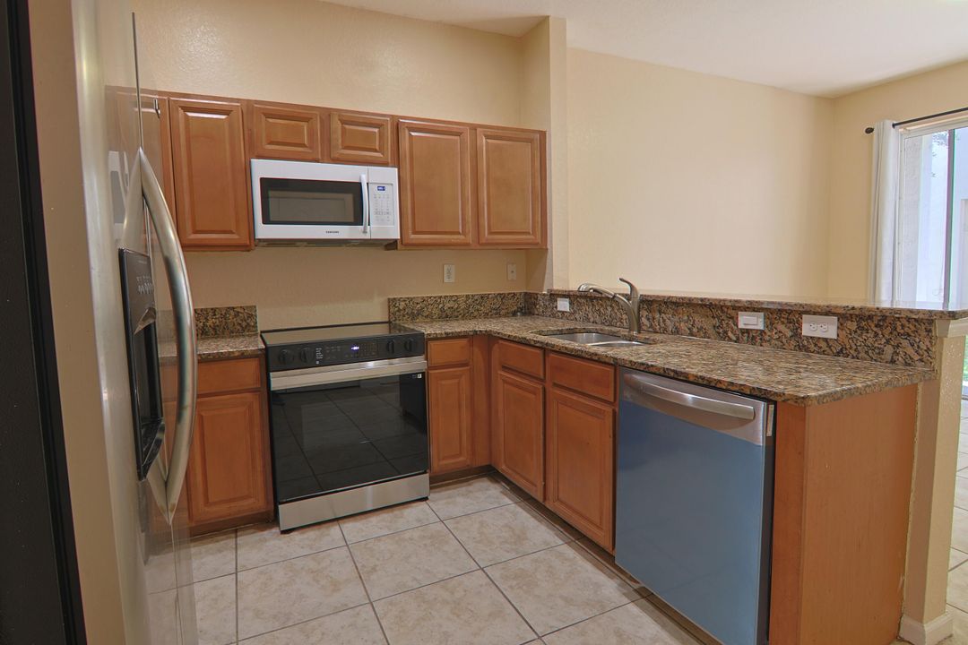 For Rent: $2,600 (3 beds, 2 baths, 1419 Square Feet)