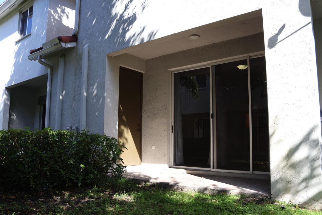 For Rent: $2,600 (3 beds, 2 baths, 1419 Square Feet)