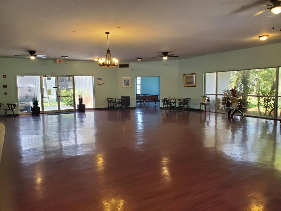 出租: $1,500 (1 贝兹, 1 浴室, 756 平方英尺)