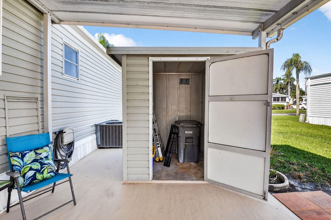 待售: $194,800 (2 贝兹, 2 浴室, 1301 平方英尺)