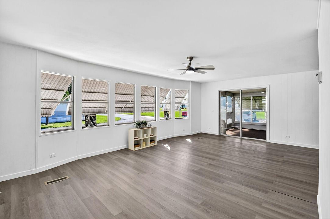 待售: $194,800 (2 贝兹, 2 浴室, 1301 平方英尺)