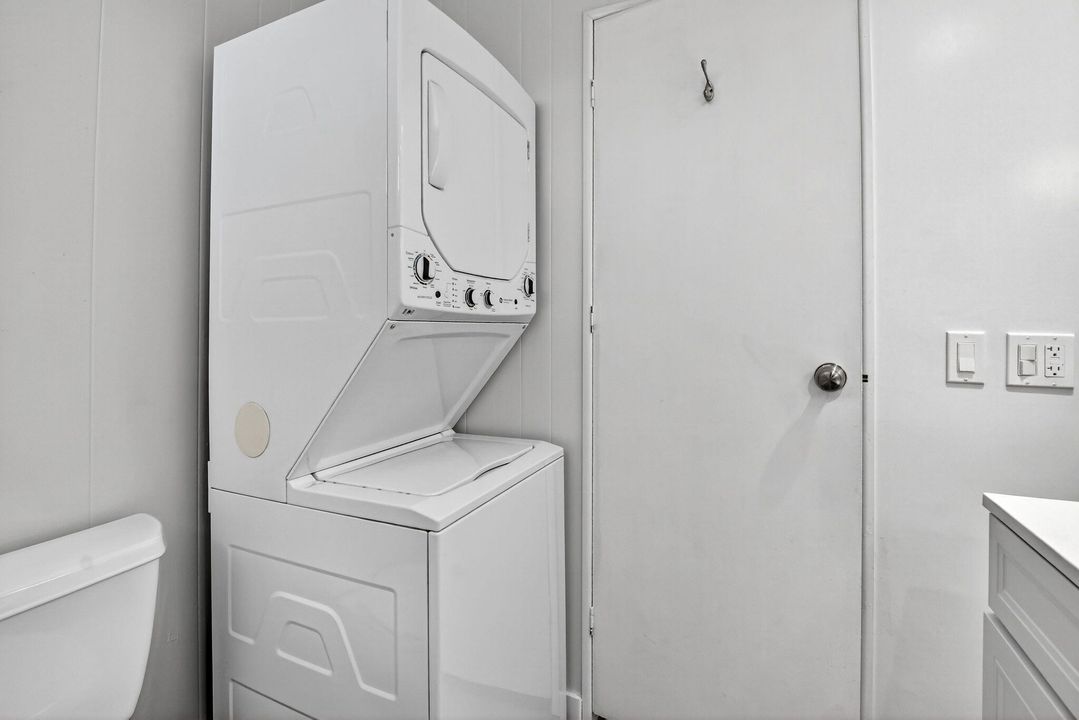 待售: $194,800 (2 贝兹, 2 浴室, 1301 平方英尺)