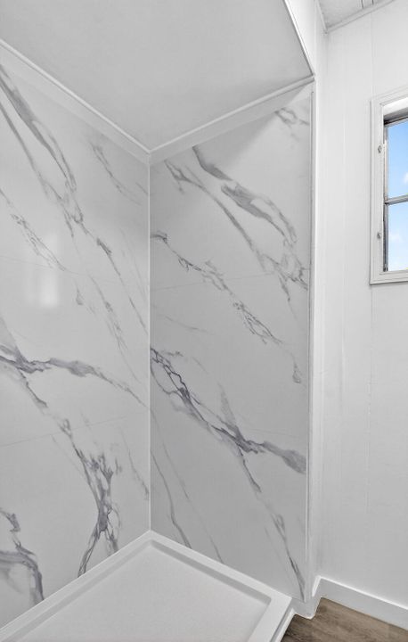 待售: $194,800 (2 贝兹, 2 浴室, 1301 平方英尺)