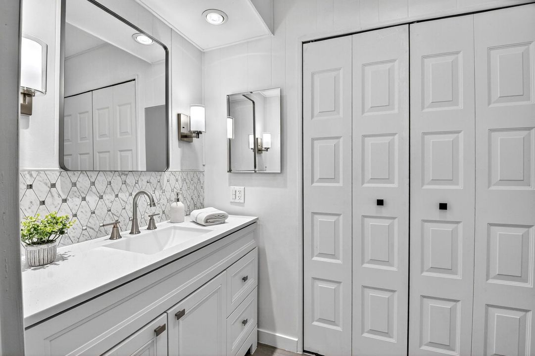 待售: $194,800 (2 贝兹, 2 浴室, 1301 平方英尺)