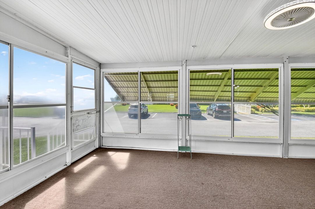 待售: $194,800 (2 贝兹, 2 浴室, 1301 平方英尺)