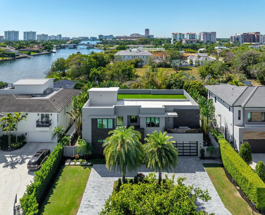 Recently Sold: $4,750,000 (4 beds, 4 baths, 5062 Square Feet)