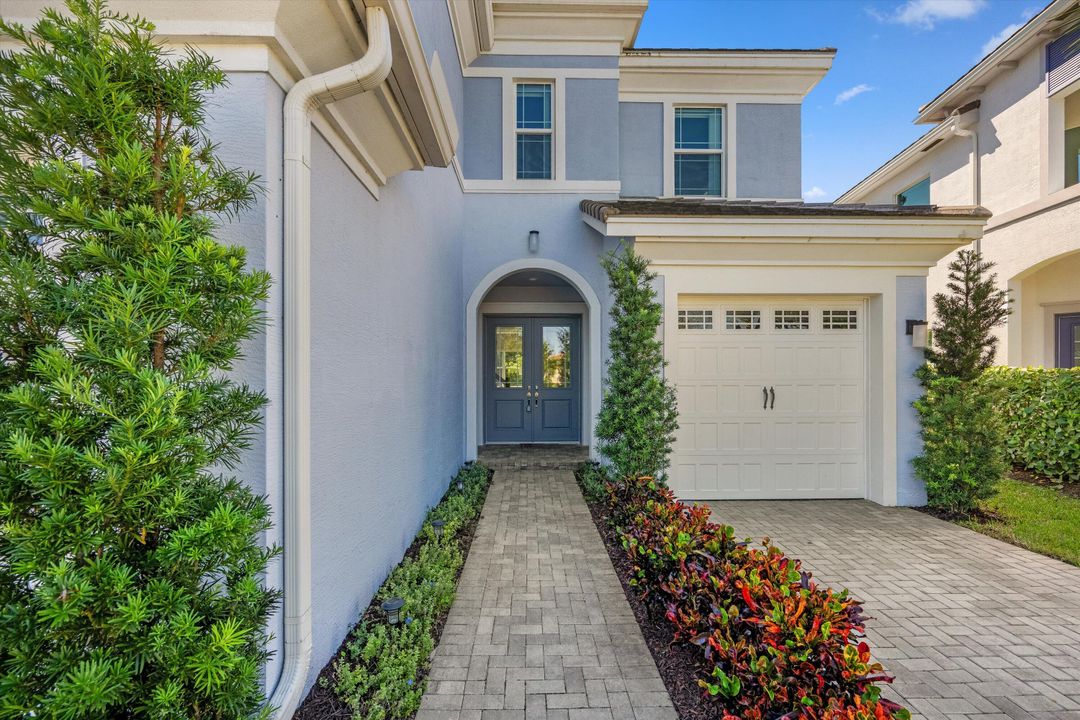 For Sale: $750,000 (4 beds, 3 baths, 2982 Square Feet)