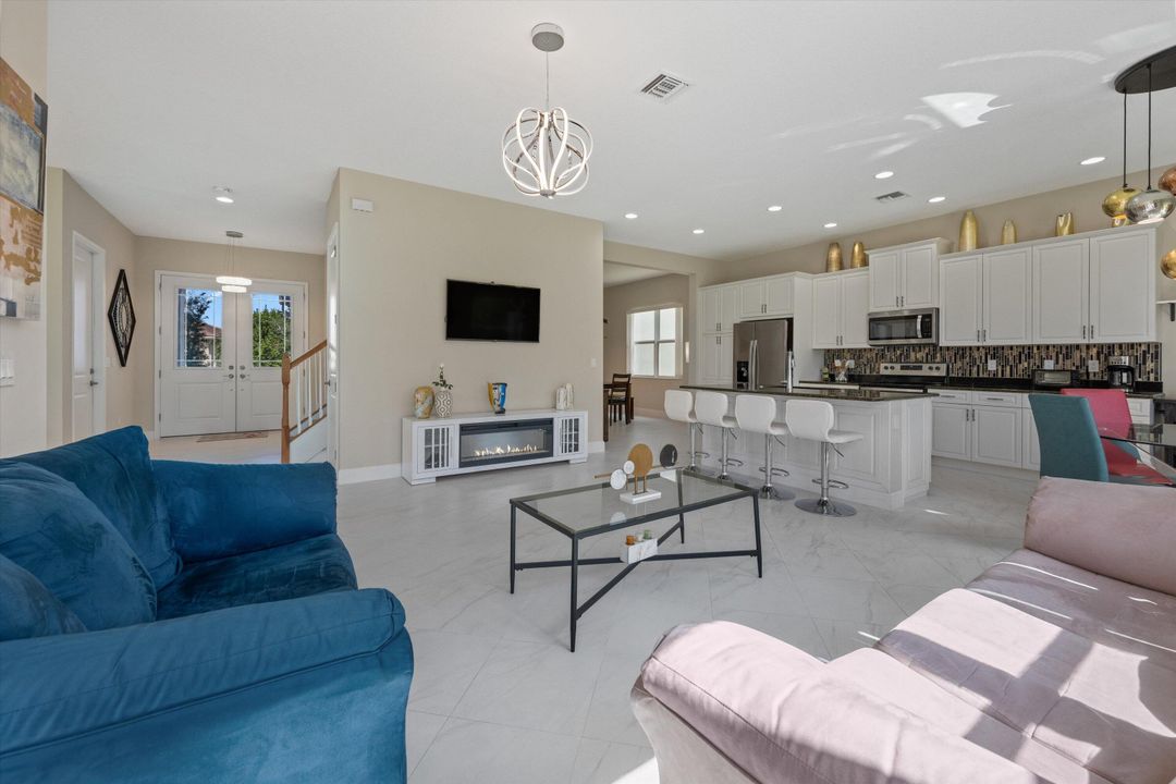 For Sale: $750,000 (4 beds, 3 baths, 2982 Square Feet)