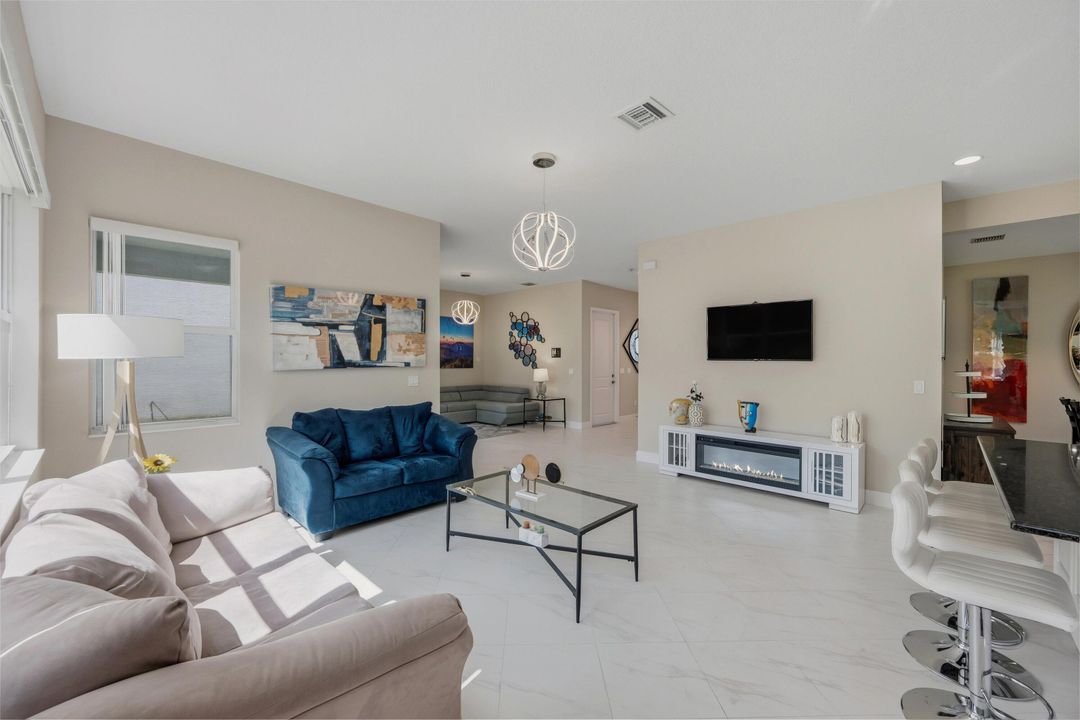 For Sale: $750,000 (4 beds, 3 baths, 2982 Square Feet)