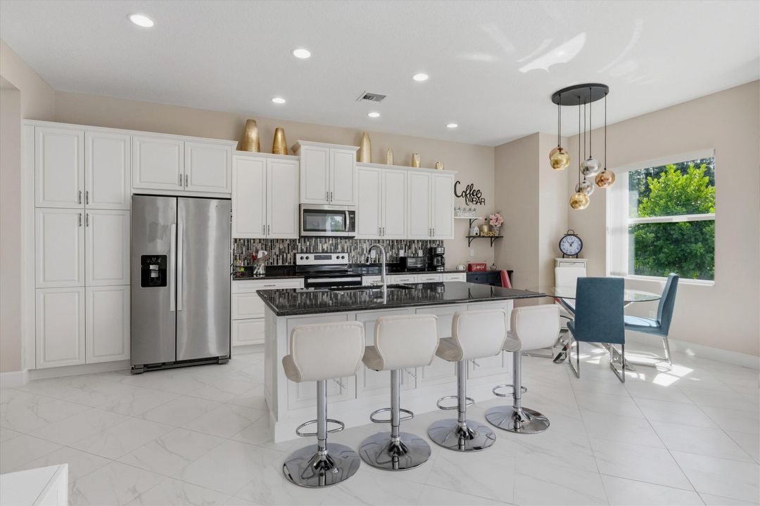 For Sale: $750,000 (4 beds, 3 baths, 2982 Square Feet)