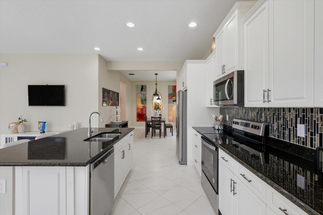 For Sale: $750,000 (4 beds, 3 baths, 2982 Square Feet)